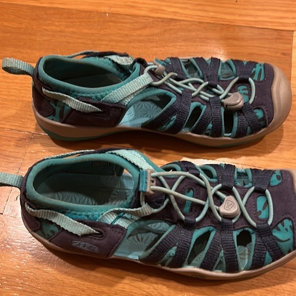KEEN boys moxie sandals in turquoise size 1. - Picture 4 of 6